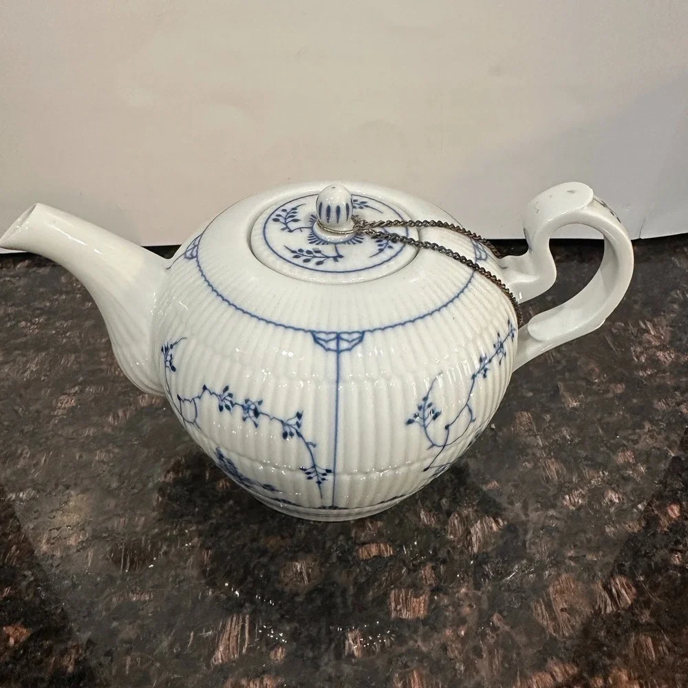 VTG Wallendorf 1764 Blue White Porcelain Teapot Germany Handarbeit Floral RARE
